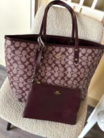 حقيبة كوتش توت باق عنابي