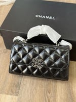 حقيبة شانيل كلاسيك لامع