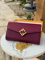 حقيبة فندي FENDI عنابي