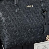 نقشة شعار DKNY متشابك