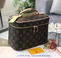 طقم مكياج لويس فيتون ٣ قطع