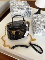 حقيبة ديور مكياج