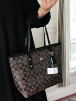 حقيبة كوتش توت باق سحاب كوفي بلاك