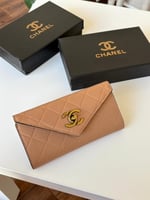 محفظة شانيل الوان