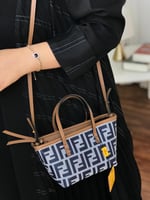 حقيبه فندي حجم وسط مستر كوالتي