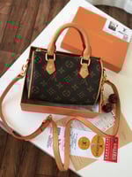 لويس الأكثر طلبا حجم وسط