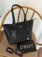 حقيبة دكني اسود توت باق