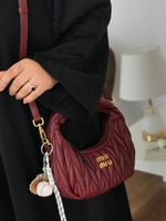 حقيبة ميو ميو برغندي