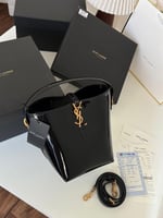 حقيبة سان لوران اسود بلمعة ومطفي