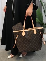 لويس فيتون حروف توت باق