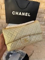 حقيبة شانيل كلاسيكي ذهبي