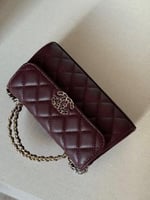 حقيبة شانيل عنابي صغير