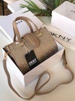 حقيبة دكني DKNY