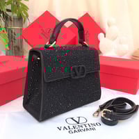 فالنتينو لمعة