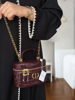 حقيبة ديور مكياج