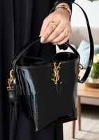 حقيبة سان لوران اسود بلمعة ومطفي