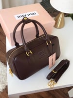 حقيبة ميو ميو حجم وسط بني محروق مستر كوالتي