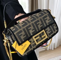 حقيبة فندي باغيت بني