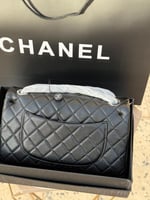 حقيبة شانيل كلاسيكي اسود شعار فضي