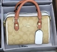 كوتش روان ميني الوان متعددة