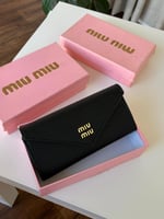 محفظة ميو ميو الوان