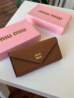 محفظة ميو ميو الوان