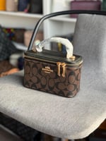 حقيبة كوتش مكياج كوفي