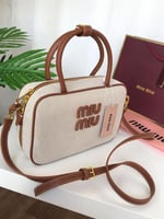 حقيبة ميو ميو وسط براون