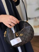 حقيبه كوتش بتصميم نص قمري كوفي