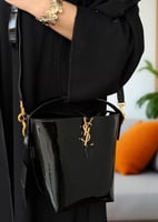 حقيبة سان لوران اسود بلمعة ومطفي