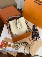 حقيبة لوي فيتون الوان