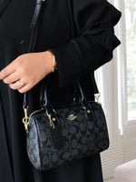 كوتش اسود حجم وسط