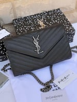 حقيبة سان لوران فضي مستر كوالتي