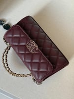 حقيبة شانيل عنابي صغير