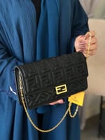 حقيبة فندي ألوان متعددة