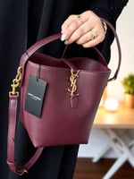 حقيبة سان لوران عنابي بلمعة ومطفي