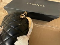 شانيلCHANEL مستر اسود فصوص صغير