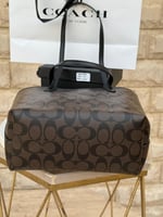 حقيبة كوتش توت باق وسط