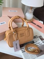 ميو ميو مستر بني محروق