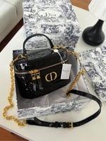 حقيبة ديور مكياج