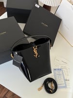 حقيبة سان لوران اسود بلمعة ومطفي