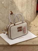 حقيبة ميو ميو وسط براون