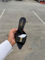 كعب سان لوران اسود