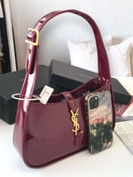 حقيبة يد سالوران العنابي لمعة