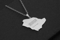 تعليقة بشعار الملكة العربية السعودية