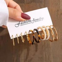 مجموعة اقراط نسائیة