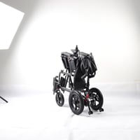 كرسي كهربائي متنقل قابل للطي خفيف 23 كجم ببطارية ل...