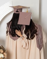 عبايات تخرج 2025 ازياء تخرج راقيه تطريز بالأسم