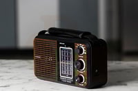 راديو متنقل قابل لشحن يدعم البلوتوث OMR1239BT