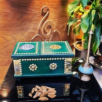 صندوق عود مع مبخر لون اخضر